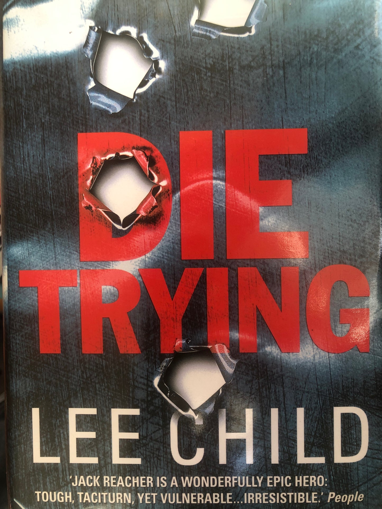 Die Trying: 2 (Jack Reacher) Hardcover – 1 Jan. 1998 by Lee Child (Author)